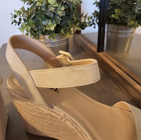 SODA Tan Platform Espadrilles Sz 7.5 - Picture 7 of 7